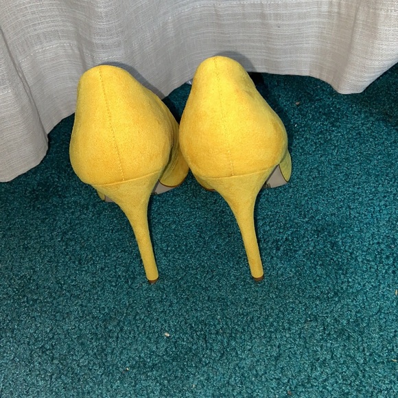 Bright Yellow Pointed Toe Heels - Picture 3 of 6